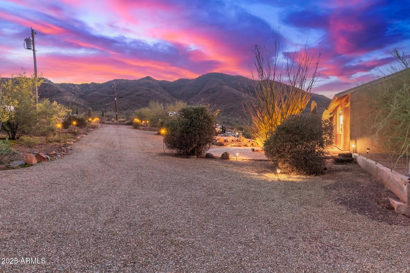 43911 13th Ave, New River, AZ 85087