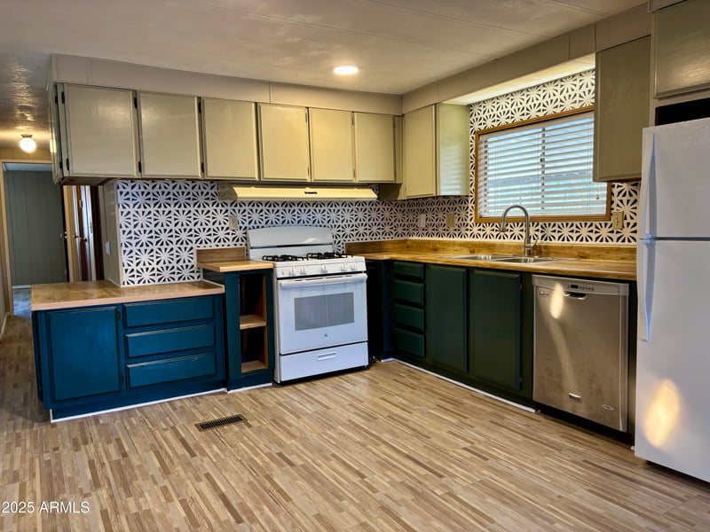 4400 Missouri Ave #99, Glendale, AZ 85301