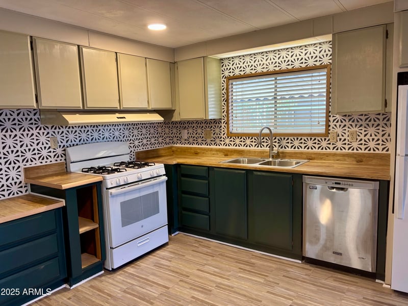 4400 Missouri Ave #99, Glendale, AZ 85301