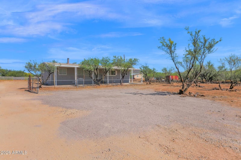 44015 N 12th St, New River, AZ 85087