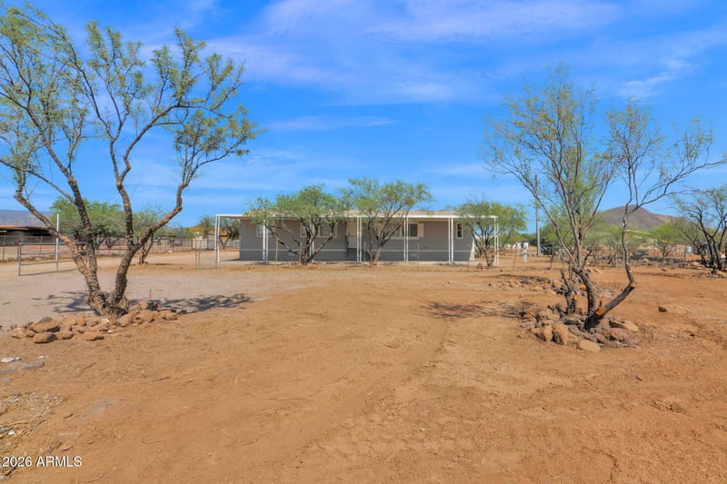 44015 N 12th St, New River, AZ 85087
