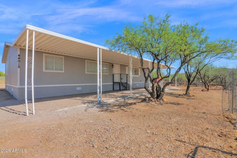 44015 N 12th St, New River, AZ 85087