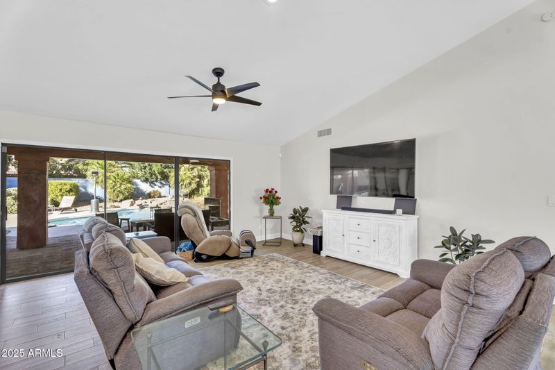 4402 E Betty Elyse Ln, Phoenix, AZ 85032