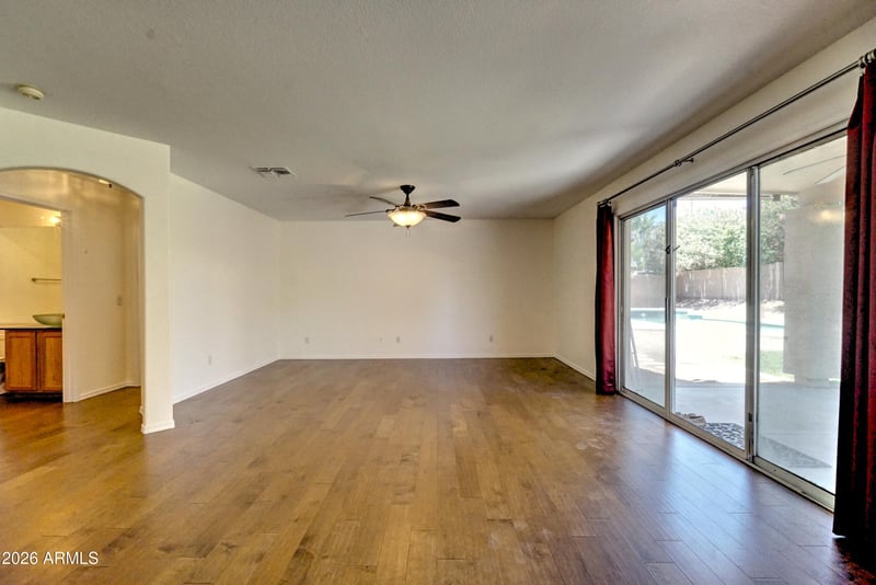 4402 E Desert Wind Dr, Phoenix, AZ 85044