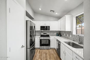 4407 E Amberwood Dr, Phoenix, AZ 85048