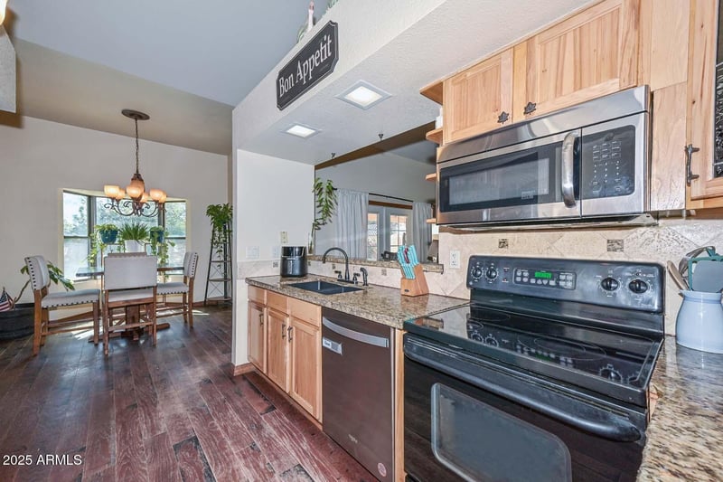4411 Acoma Dr, Glendale, AZ 85306