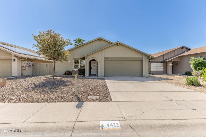 4411 W Morrow Dr, Glendale, AZ 85308