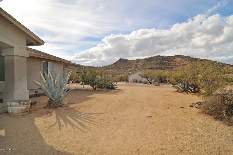 44110 N 12th St, New River, AZ 85087