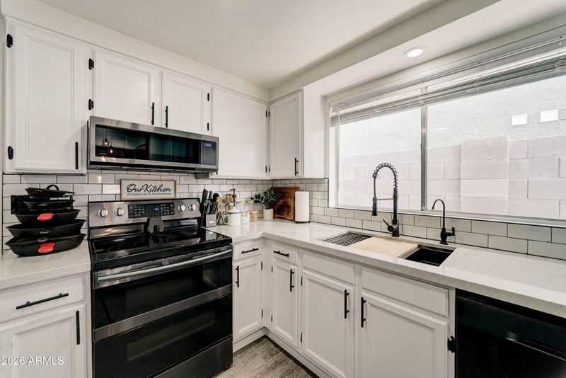4413 W Oraibi Dr, Glendale, AZ 85308