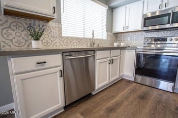 4414 Desert Wind Dr, Phoenix, AZ 85044