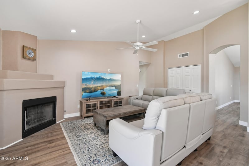 4415 Camino Vivaz Ave, Glendale, AZ 85310
