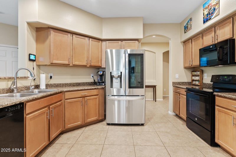 4427 Powell Dr, New River, AZ 85087