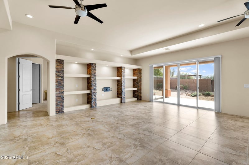 44305 1st Dr, New River, AZ 85087