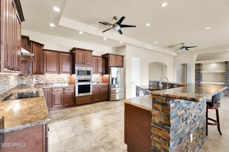 44305 1st Dr, New River, AZ 85087