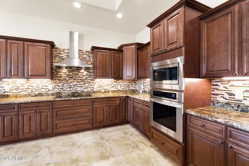 44305 1st Dr, New River, AZ 85087