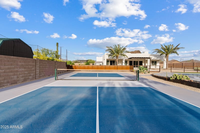 44306 1st Dr, New River, AZ 85087