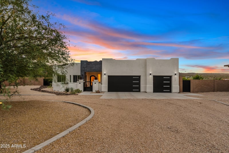 44306 1st Dr, New River, AZ 85087
