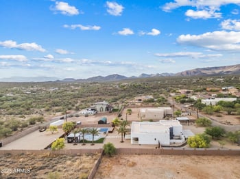 44306 N 1st Dr, New River, AZ 85087