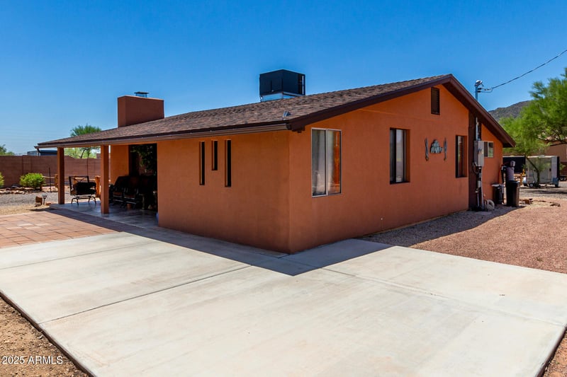 44311 1st Dr, New River, AZ 85087