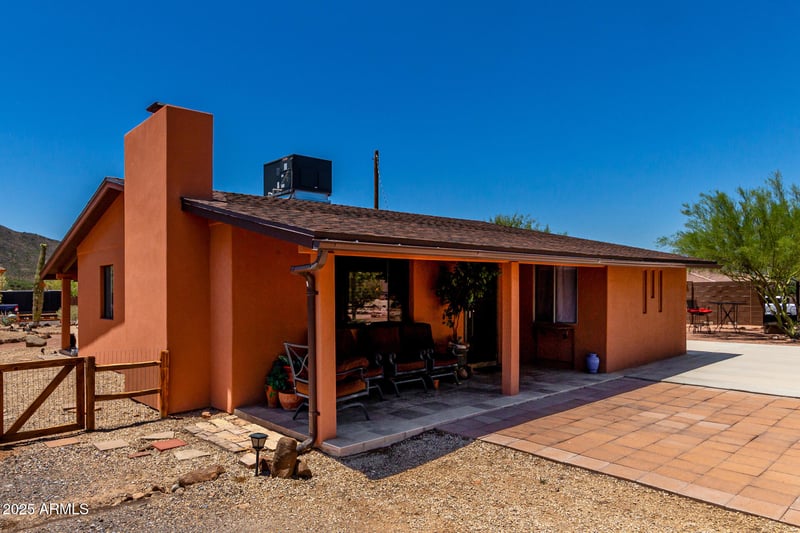 44311 1st Dr, New River, AZ 85087