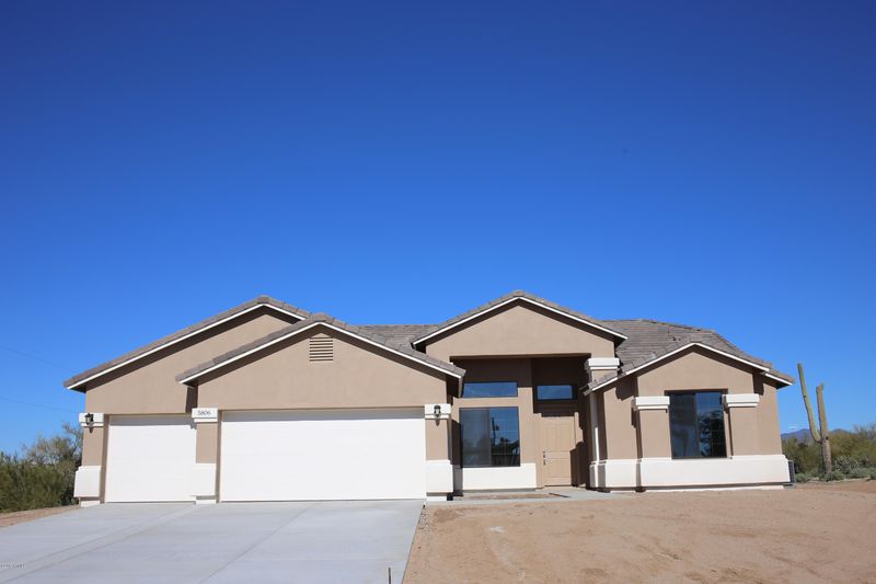 44312 N 10th St, New River, AZ 85087