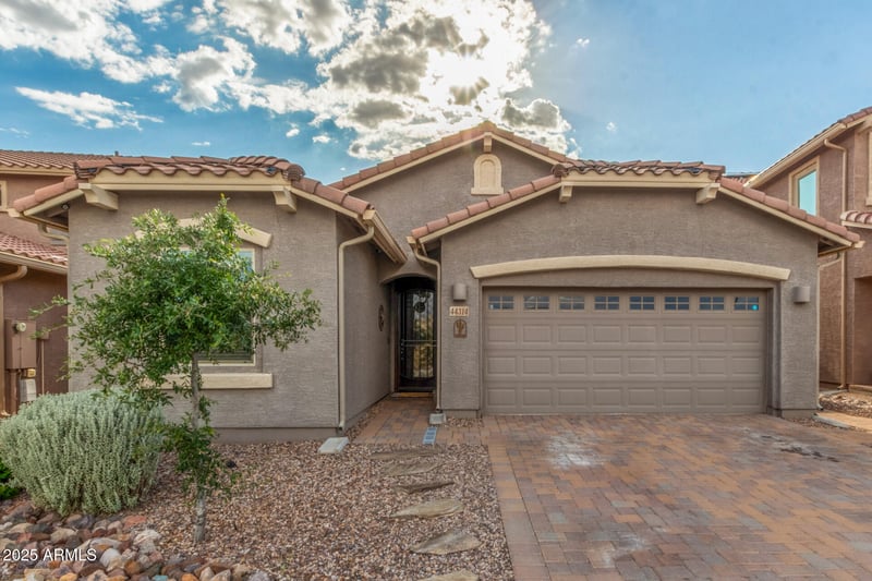 44314 42nd Ln, New River, AZ 85087