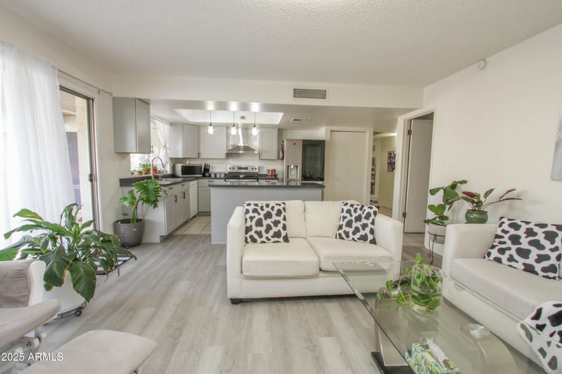 4434 Dahlia Dr, Glendale, AZ 85304