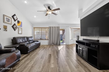 4439 Thistle Landing Dr, Phoenix, AZ 85044