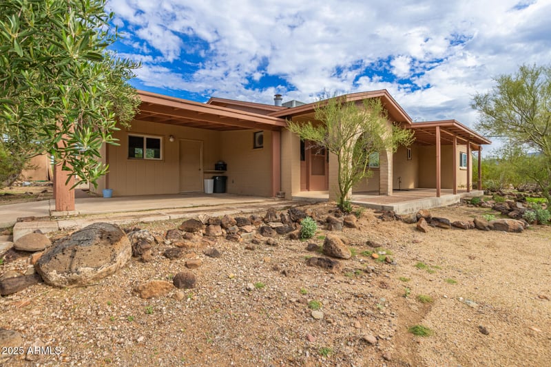 44426 7th St, New River, AZ 85087