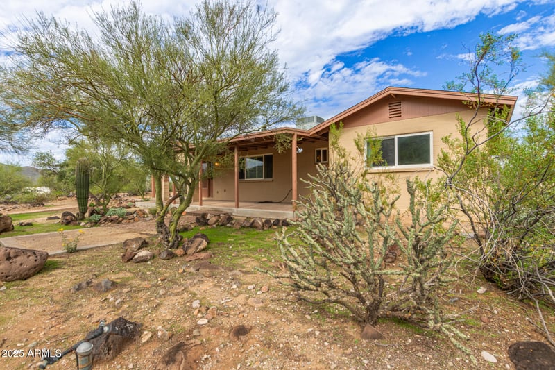 44426 7th St, New River, AZ 85087