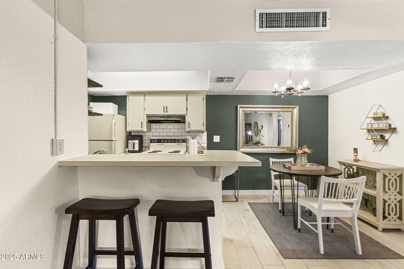 4444 Paradise Village Pw #204, Phoenix, AZ 85032