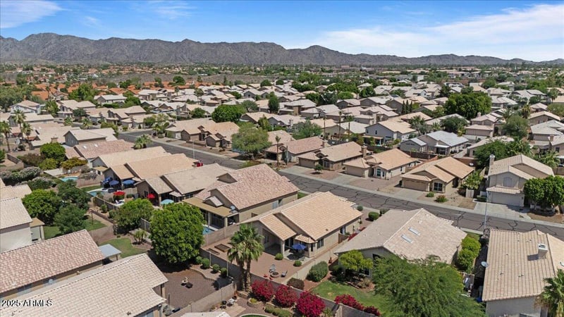 4445 Desert Wind Dr, Phoenix, AZ 85044