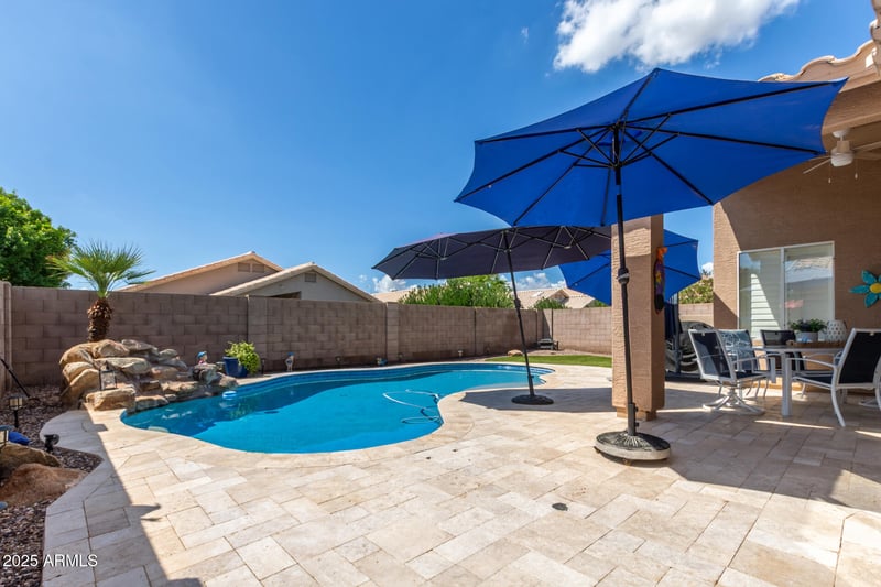 4445 Desert Wind Dr, Phoenix, AZ 85044