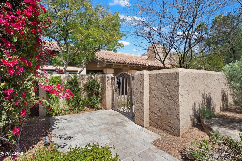 4448 Camelback Rd #16, Phoenix, AZ 85018