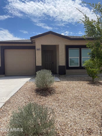 445 Baskin Dr, Morristown, AZ 85342