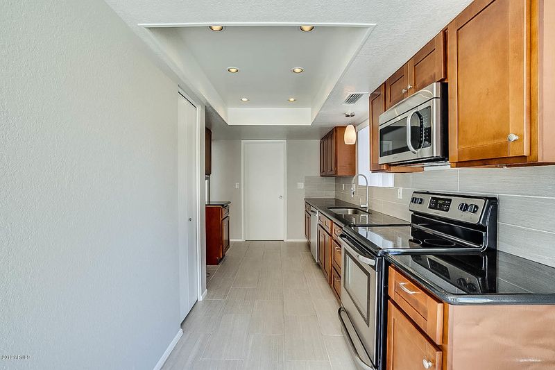 445 E Kristal Way, Phoenix, AZ 85024