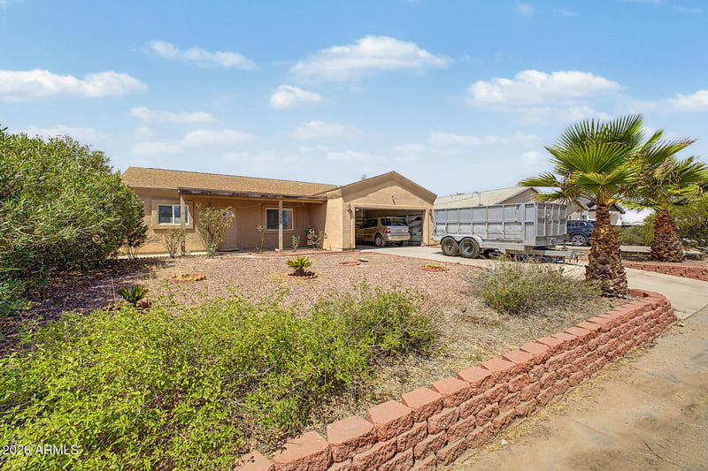 445 W Reizen Dr, Morristown, AZ 85342
