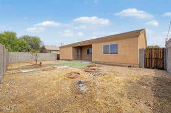445 Reizen Dr, Morristown, AZ 85342