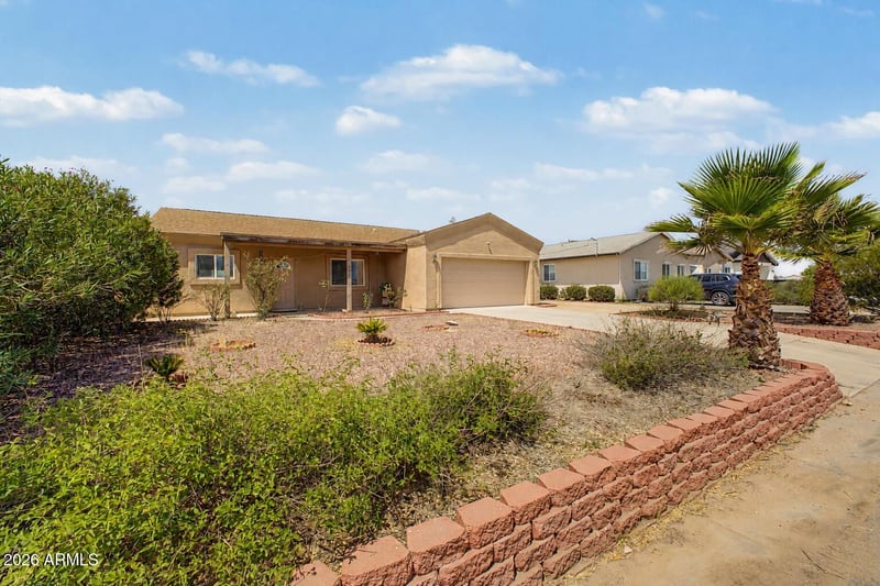 445 W Reizen Dr, Morristown, AZ 85342