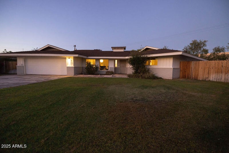 446 Sunset Cir, Mesa, AZ 85201