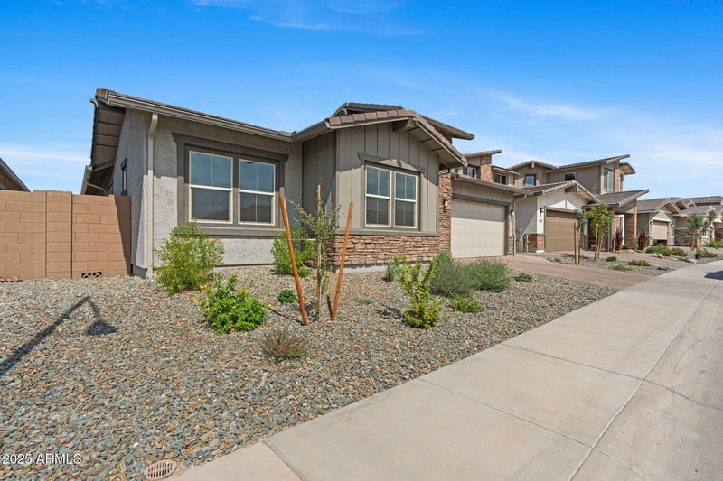 44722 44th Dr, New River, AZ 85087