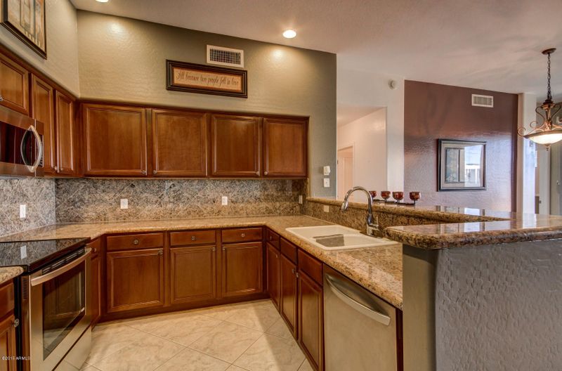 4488 E Thomas Rd #2022, Phoenix, AZ 85018