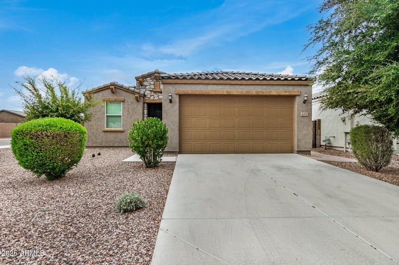 4490 Horsenettle Dr, San Tan Valley, AZ 85144