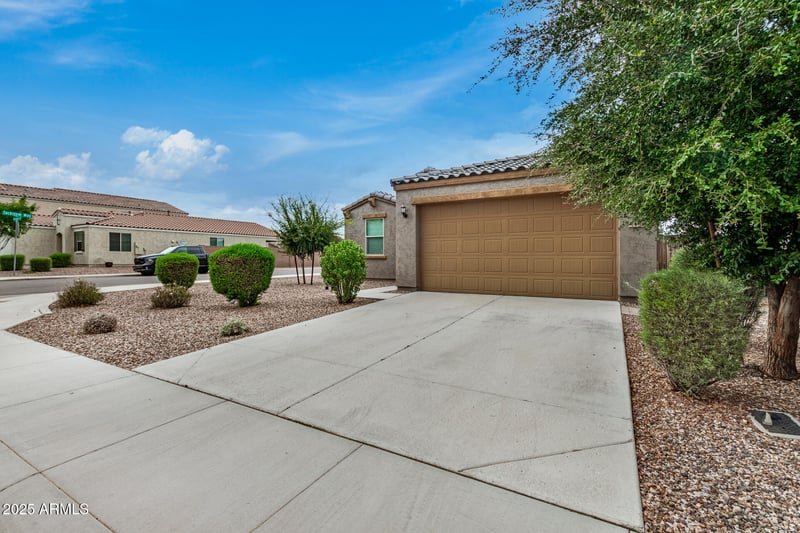 4490 Horsenettle Dr, San Tan Valley, AZ 85144
