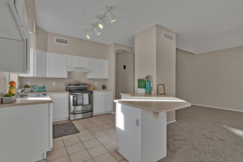 4504 E Glenhaven Dr, Phoenix, AZ 85048