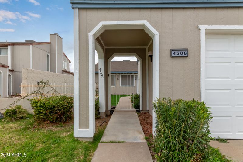 4506 E Vineyard Rd, Phoenix, AZ 85042