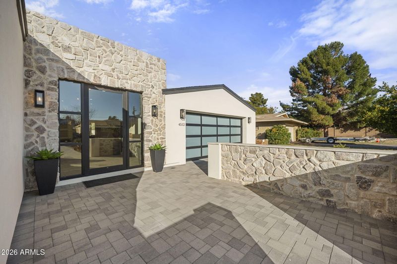 4512 N 38th St, Phoenix, AZ 85018