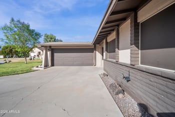 4515 Shaw Butte Dr, Glendale, AZ 85304