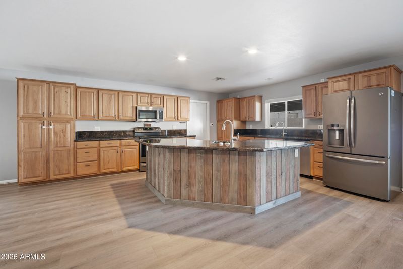 4515 W Shaw Butte Dr, Glendale, AZ 85304