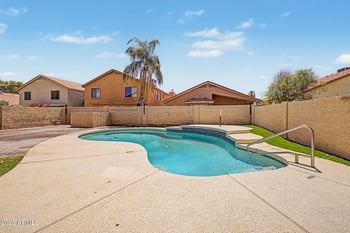 4517 Silverwood Dr, Phoenix, AZ 85048